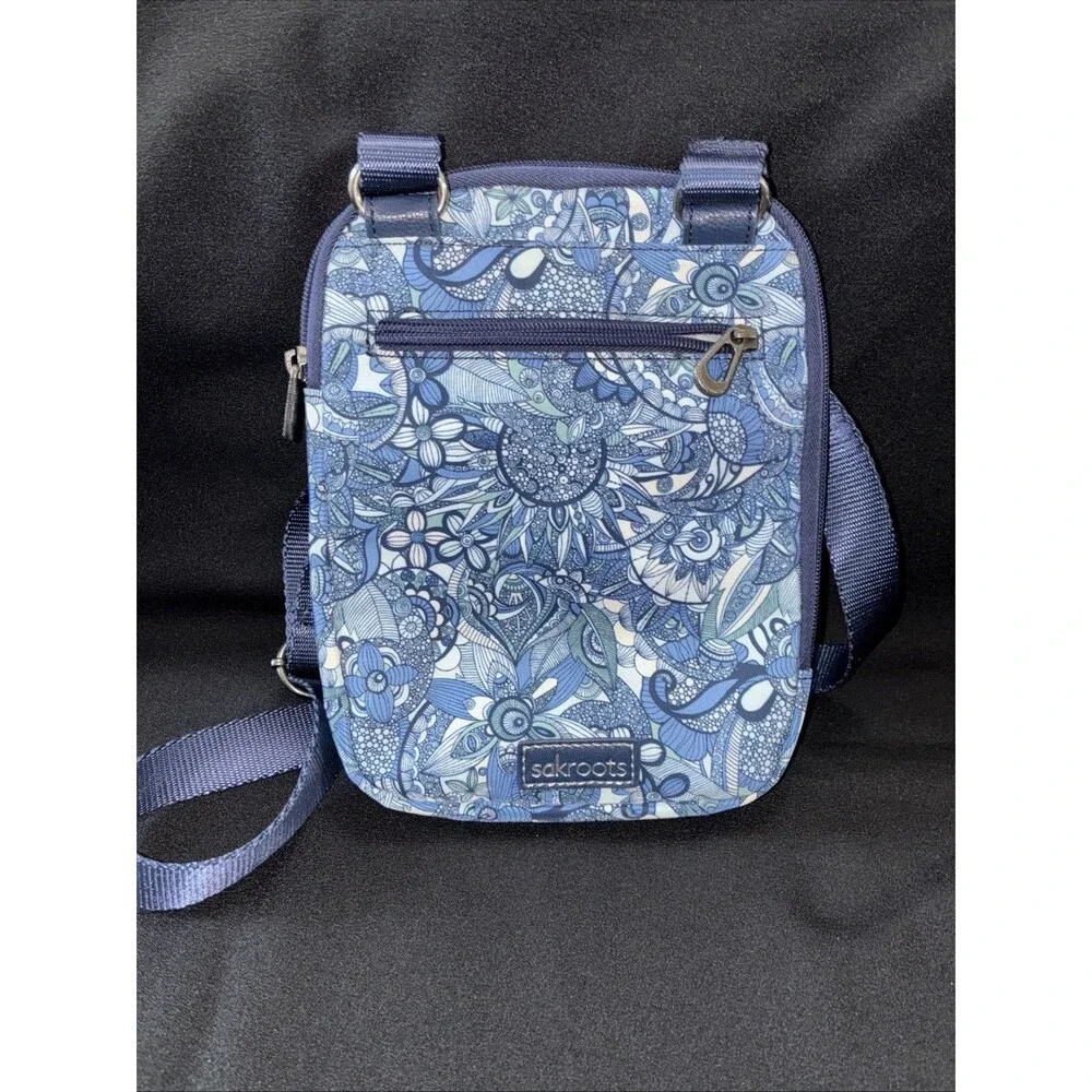 Sakroots Wynnie Blue Aqua Floral Crossbody Bag Purse Small Artist Circle Pockets